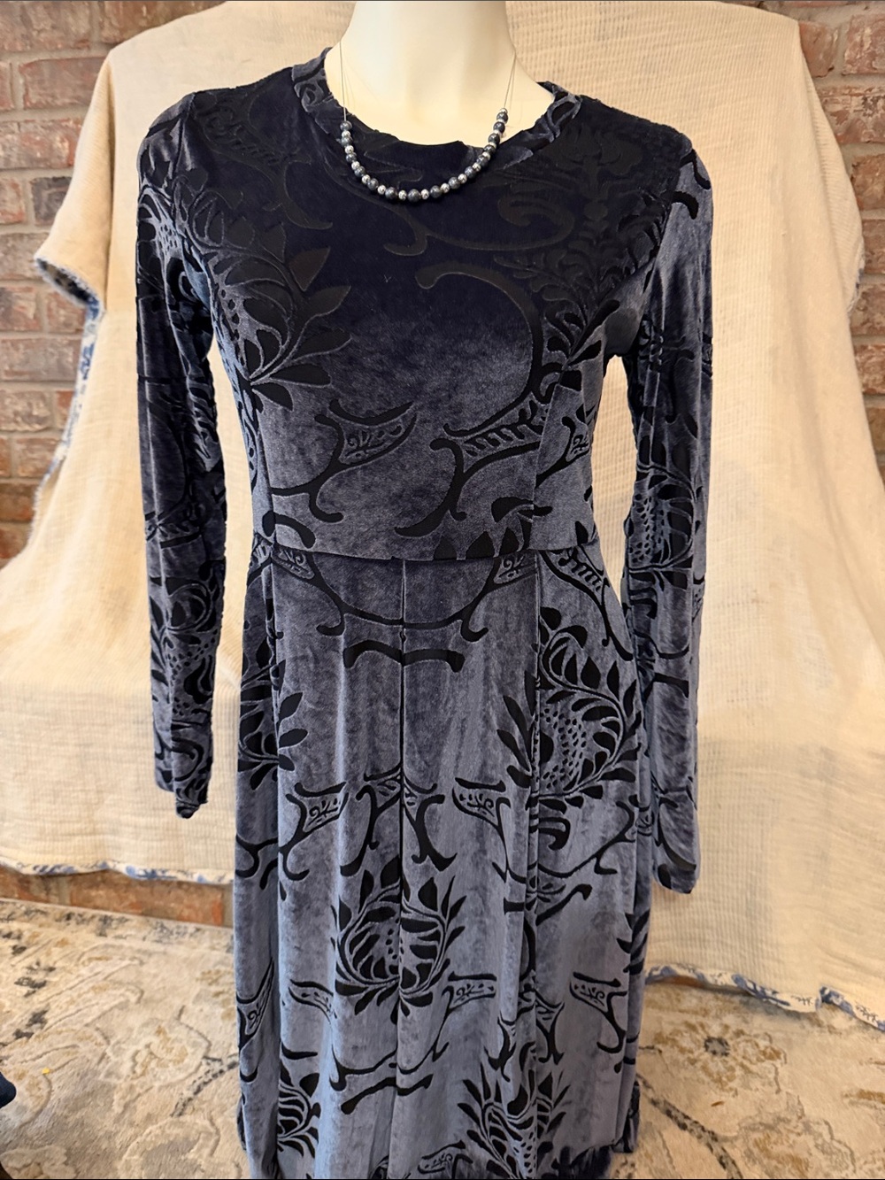 12 Pm By Mon Ami Long Sleeve Velvet Burnout Dress in Charcoal